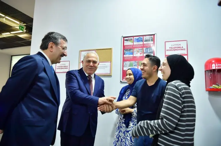 Cumhurbaşkanı Yardımcısı Cevdet Yılmaz, Fatih Merkez Kütüphanesi’ni ziyaret etti