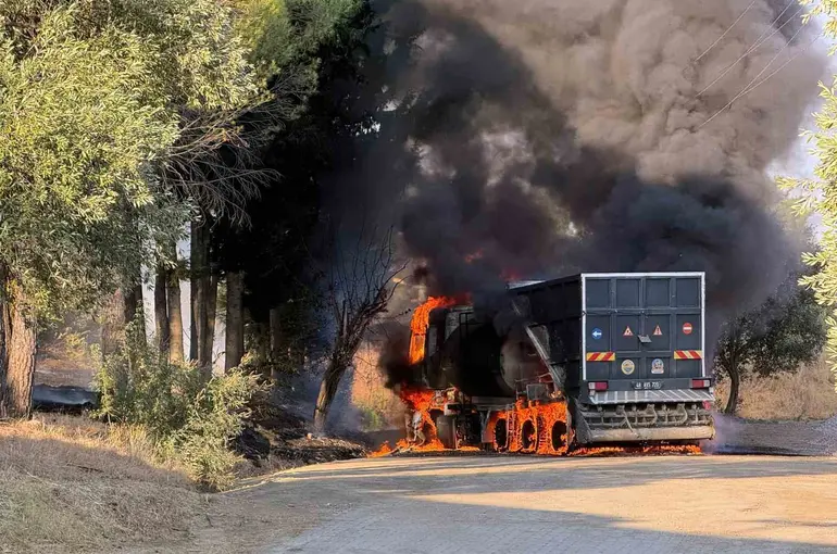 Dalaman Belediyesine ait araç alev alev yandı
