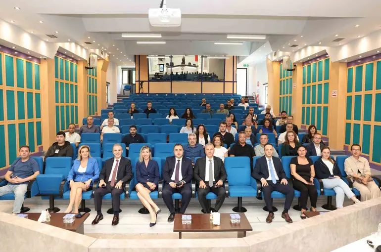 Denizli OSB’de ihracat süreçlerine yönelik finansman ve risk yönetimi çözümleri ele alındı
