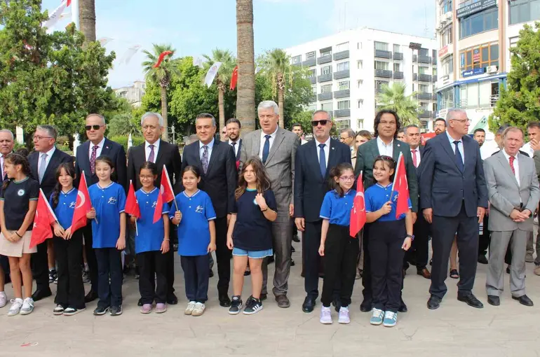 Denizli’de 2026-2027 eğitim öğretim yılı çelenk töreniyle başladı
