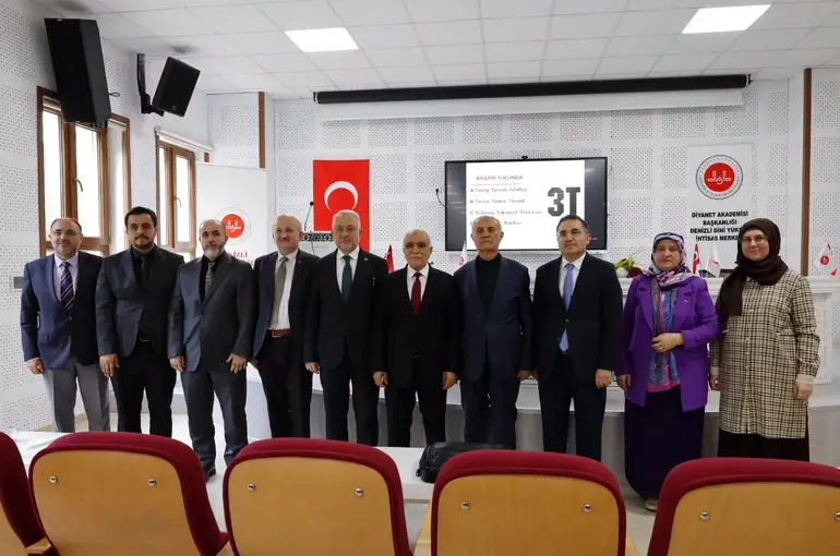 Denizli’de ‘İdeal Din Görevlisi Nasıl Olmalı’ konferansı düzenlendi
