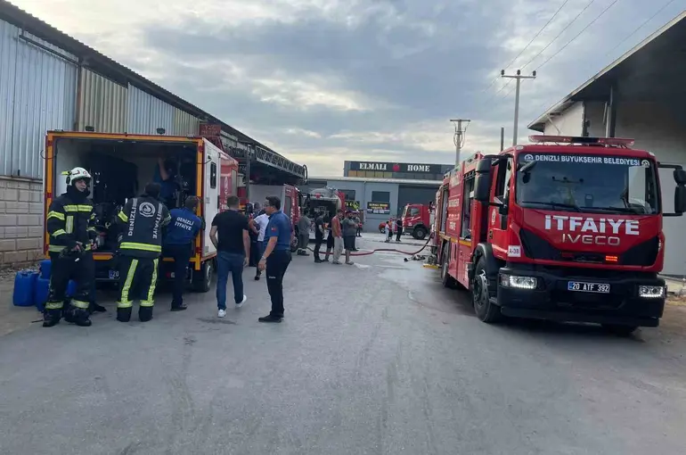 Denizli’de kırpıntı deposunda çıkan yangın yoğun müdahaleyle kontrol altına alındı
