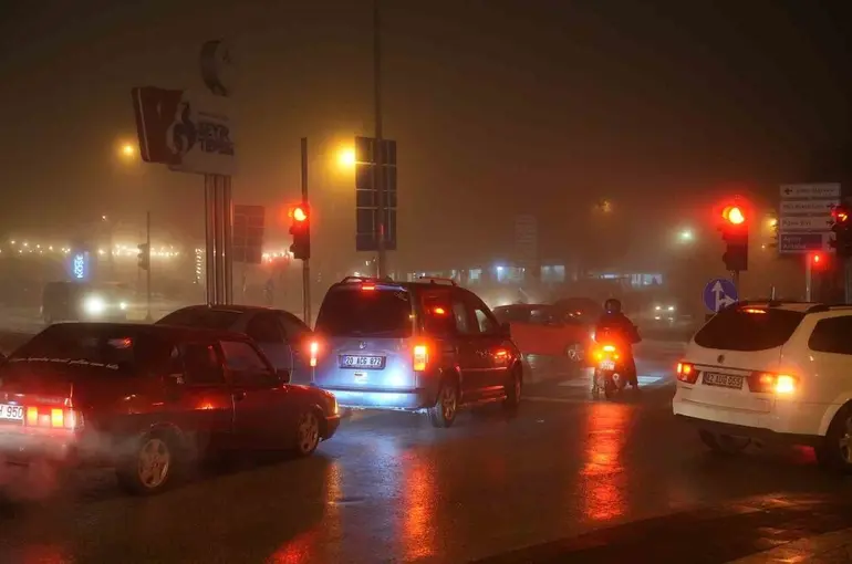 Denizli’de yoğun sis yaşamı zorlaştırdı
