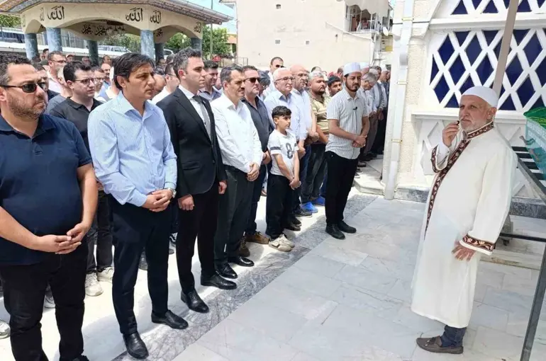 Denizli’deki facia kurbanı otobüs şoförü gözyaşlarıyla uğurlandı
