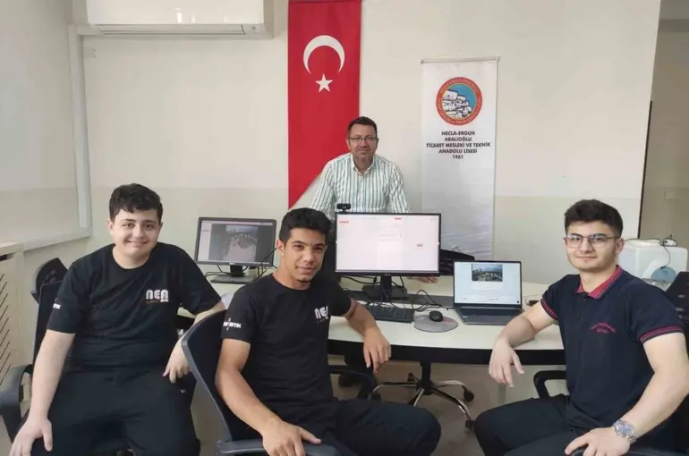 Denizlili gençlerin ‘Hava kalitesini izleyen akıllı göz’ projesi finale çıktı
