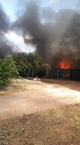 Depoda çıkan yangın ekiplerin hızlı müdahalesiyle söndürüldü
