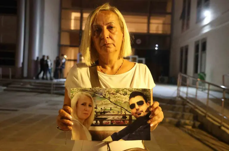 Depremde Rönesans Rezidans’tan sağ kurtulan İncili: "Gereken en ağır cezayı alsınlar ki bizden sonra kimse ailesini kaybetmesin"
