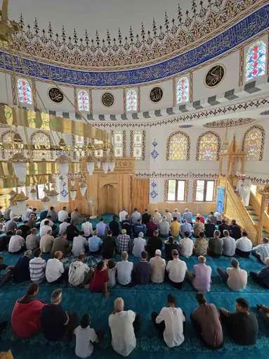 Depremde yıkılan Karaburun Köyü Camisi yeniden hizmete açıldı

