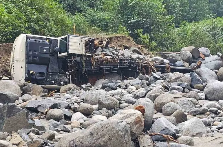 Deremezra köyü muhtarı Kuru yardım istiyor
