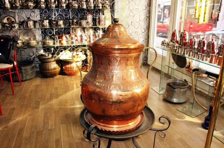 Dev bakraca evladı gibi bakıyor
