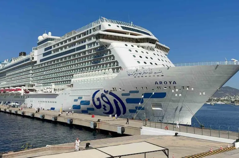 Dev kruvaziyer Bodrum’a demirledi
