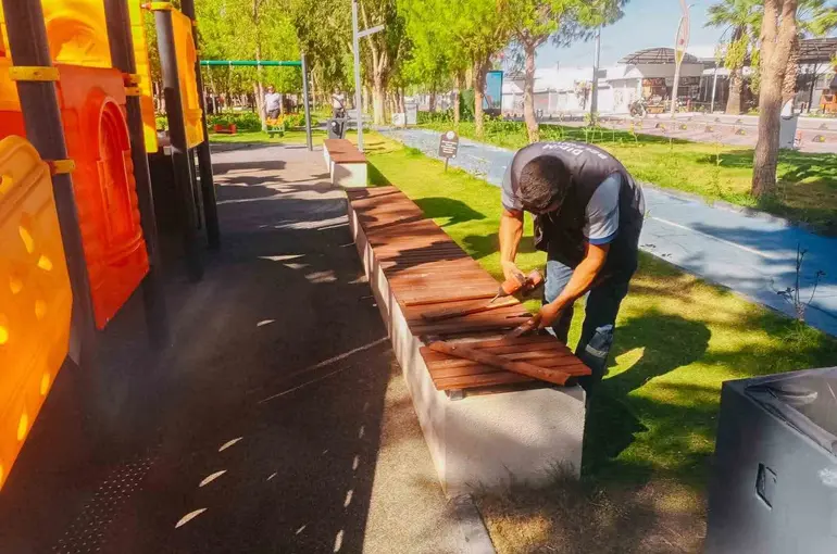 Didim Belediyesi parklardaki bakım ve onarım çalışmalarını sürdürüyor
