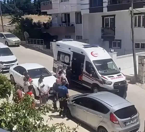 Didim’de damat, üç kişiyi bıçaklayıp kaçtı
