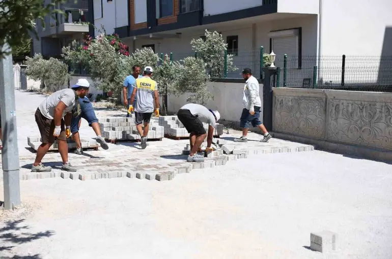 Didim’de yol çalışmaları devam ediyor
