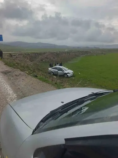Diyadin’de direksiyon hakimiyetini kaybeden sürücü şarampole uçtu
