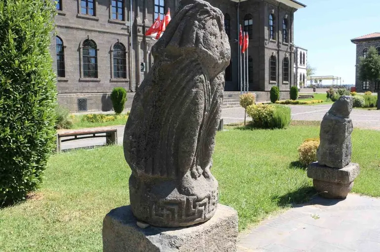 Diyarbakır Müzesi’nde 3 kıymetli eser ilk kez kalıcı olarak sergilendi
