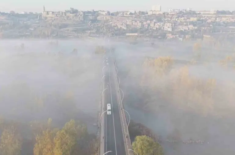 Diyarbakır sis denizinde kayboldu

