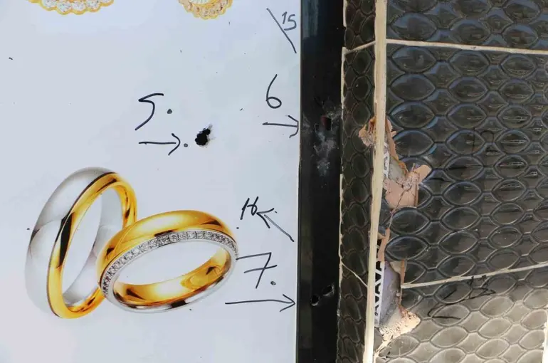 Diyarbakır’da kuyumcuya 16 el ateş edildi
