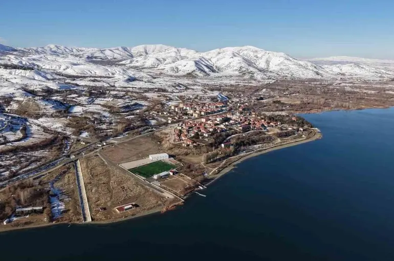 Doğu Anadolu’da kar, Avrupa manzaralarını anımsatıyor
