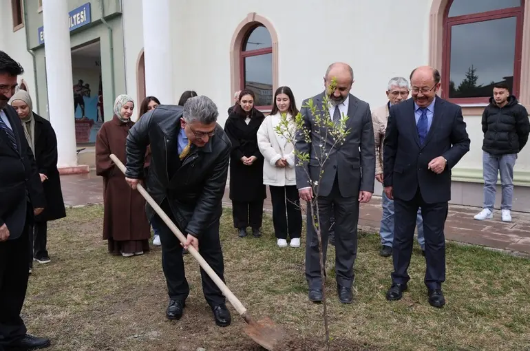 DPÜ’de fidan dikimi etkinliği
