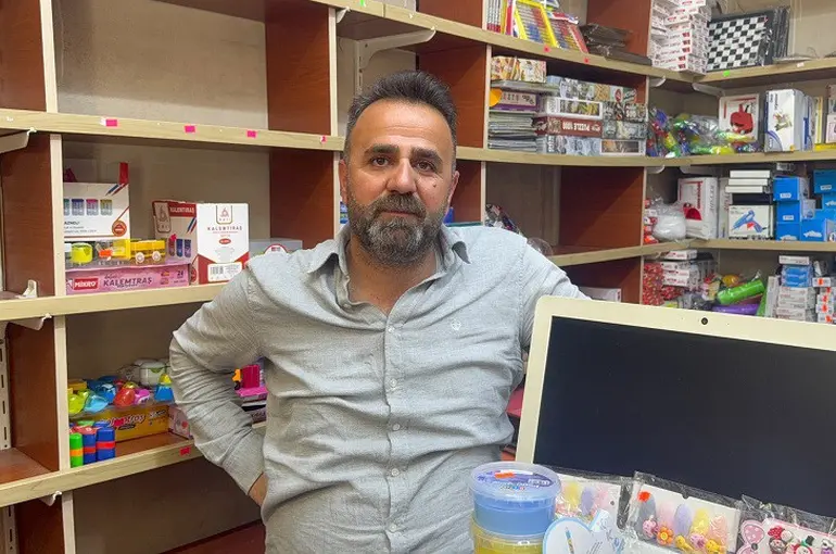 Dükkanlarından tahliye edilen esnaf, mağdur olduklarını söyledi

