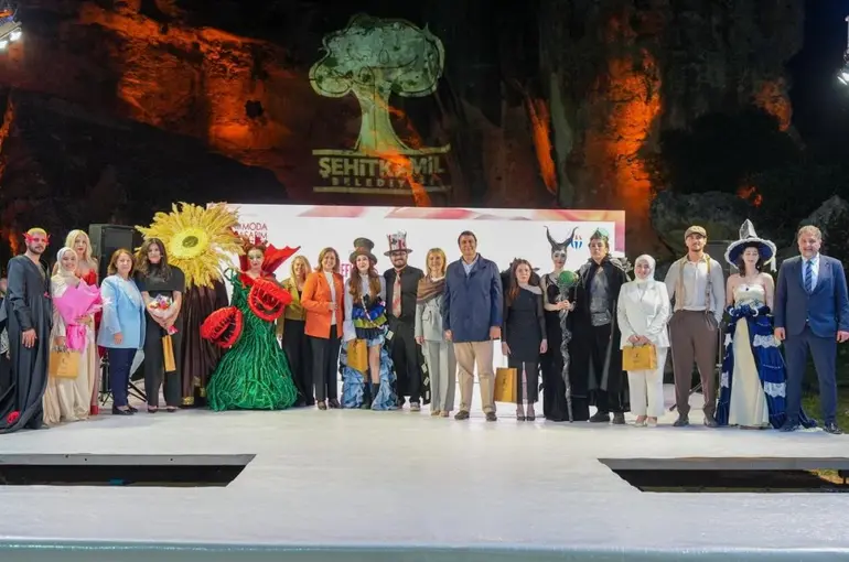 Dülük Antik Kenti, ’Moda Tasarım Haftası’ defilesine ev sahipliği yaptı
