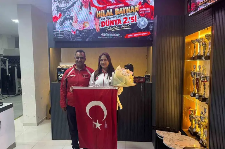 Dünya ikincisi Hilal Bayhan’a coşkulu karşılama

