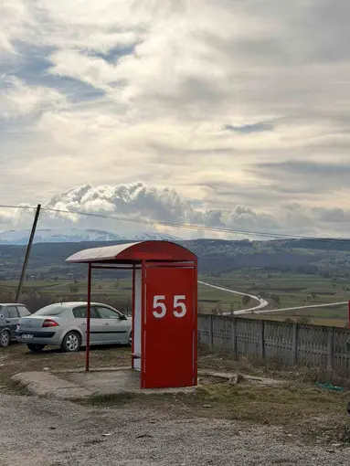 Duraklara kırmızı-beyaz dokunuş
