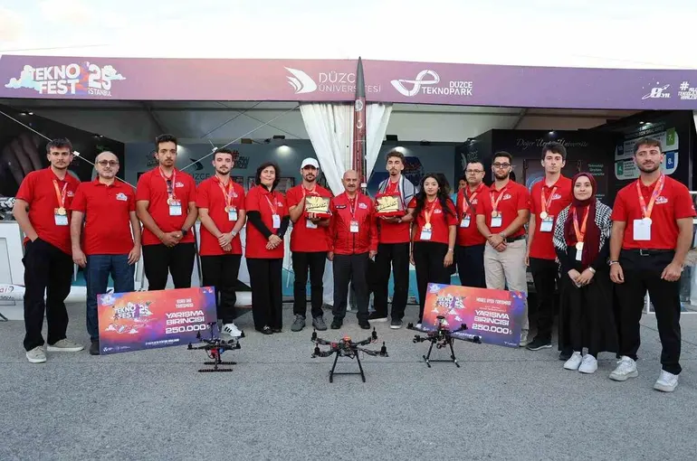 Düzce Üniversitesi öğrencileri TEKNOFEST 2025’te zirvede
