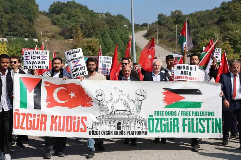 Düzce Üniversitesi’nde Filistin’e destek yürüyüşü
