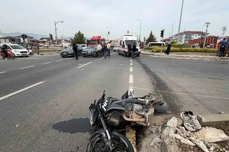 Düzce’de feci kaza: 2’si ağır 3 yaralı
