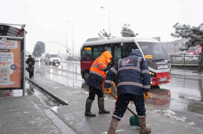 Düzce’de kar timleri sahada görev başında
