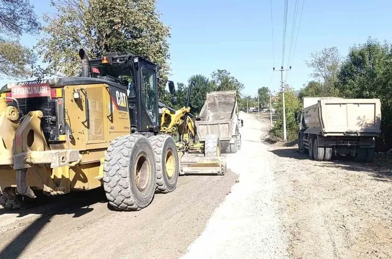 Düzce’de köy yollarında asfaltlama devam ediyor
