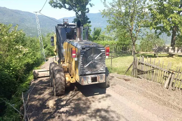 Düzce’de köy yollarında çalışmalar sürüyor
