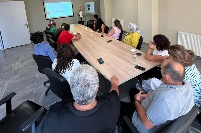 Düzce’de sağlık personeline Alzheimer farkındalık eğitimi
