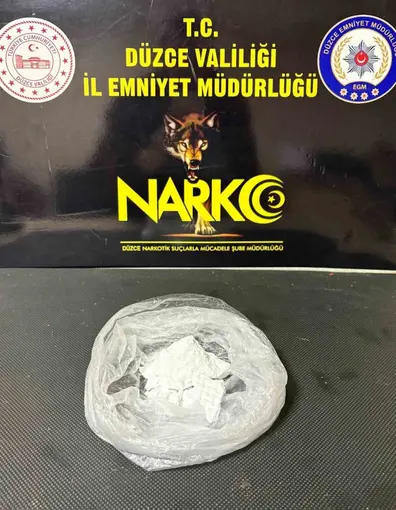 Düzce’de zehir tacirleri suçüstü yakalandı
