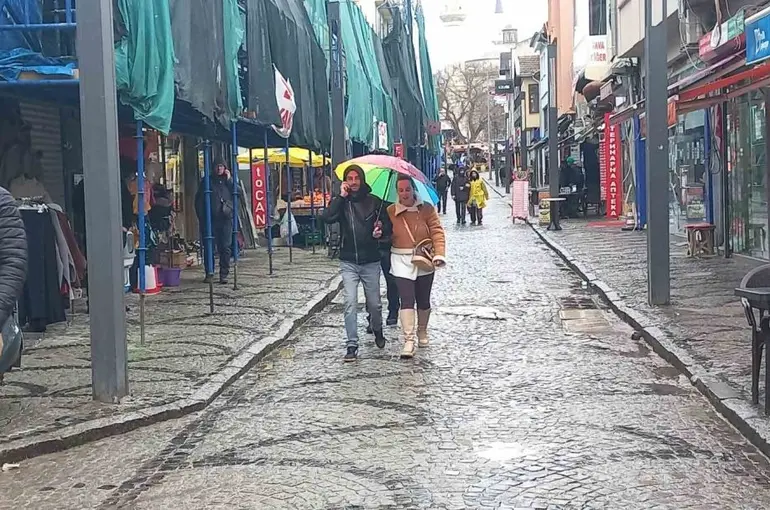 Edirne’de beklenen yağış başladı
