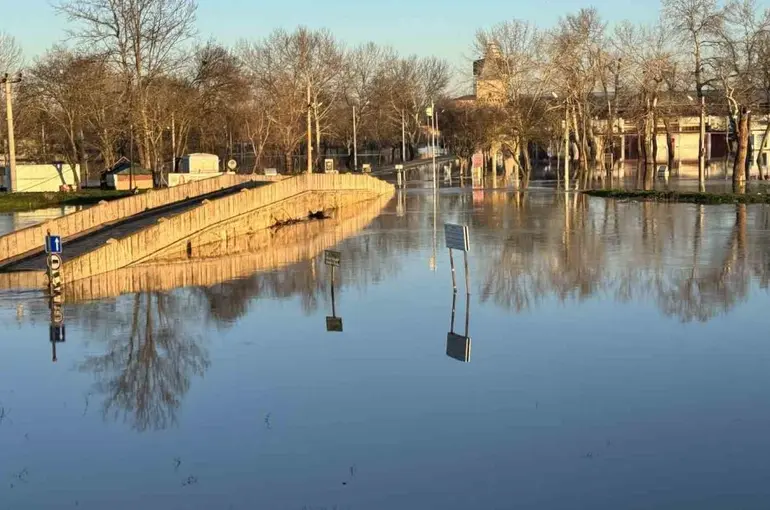 Edirne’de Kırkpınar Er Meydanı su altında kaldı

