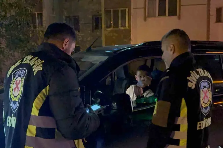 Edirne’de polis ekiplerinden sıkı denetim
