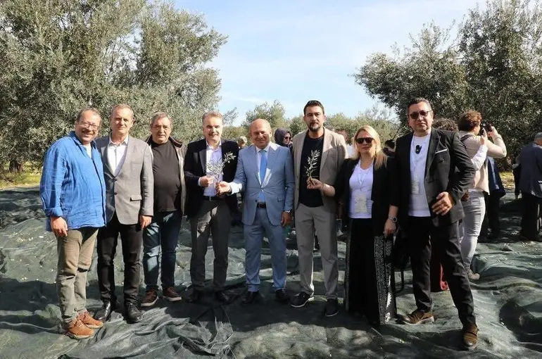 Edremit Ticaret Odası Başkanı Ahmet Çetin "Binlerce yıldır kökleriyle bu toprakları kucaklayan ölmez ağaç zeytin, en köklü miraslarımızdandır."
