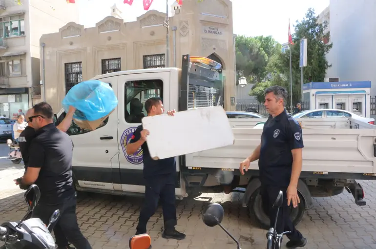 Edremit’te kaldırım işgallerine zabıta denetimi
