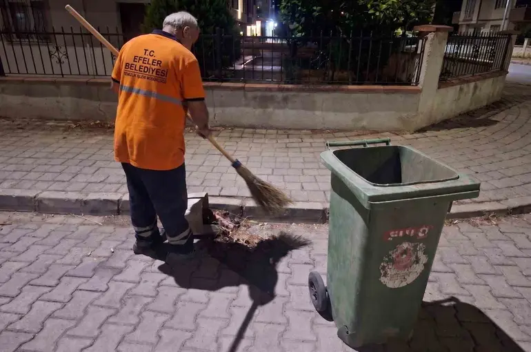 Efeler Belediyesi temizlik çalışmalarını sürdürüyor

