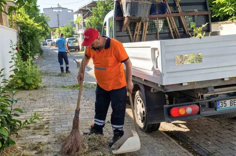 Efeler Belediyesi’nden sokaklarda temizlik çalışması
