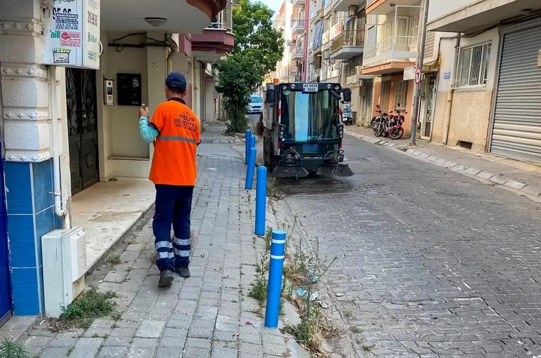 Efeler’de temizlik çalışmaları devam ediyor
