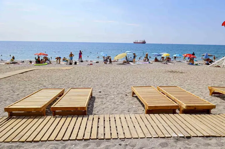 EKDAĞ’dan Boğaçayı Plajı’nda yerli üretimle hizmet
