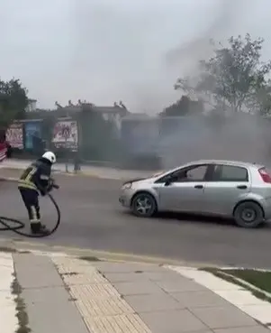 Elazığ’da alev alan otomobil söndürüldü
