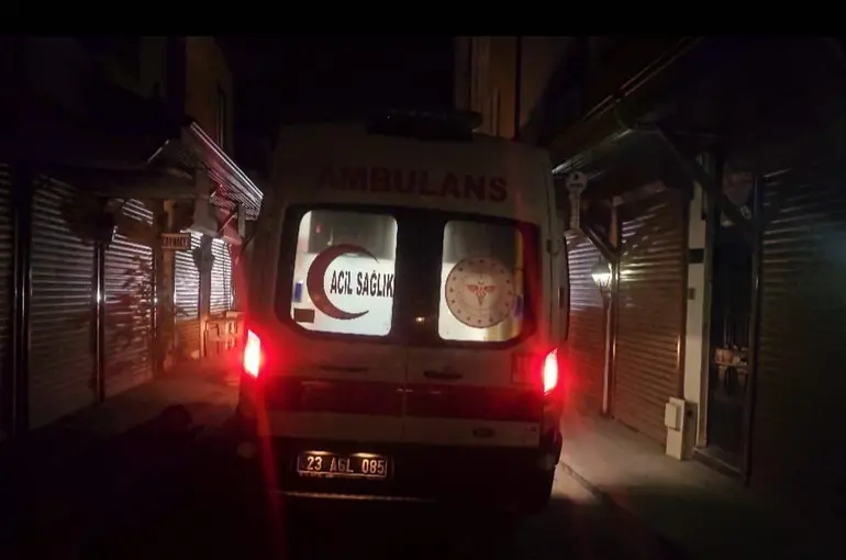 Elazığ’da bıçaklı kavga: 2 yaralı
