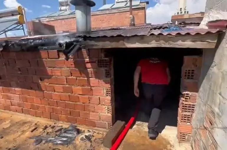 Elazığ’da çatı yangını korkuttu
