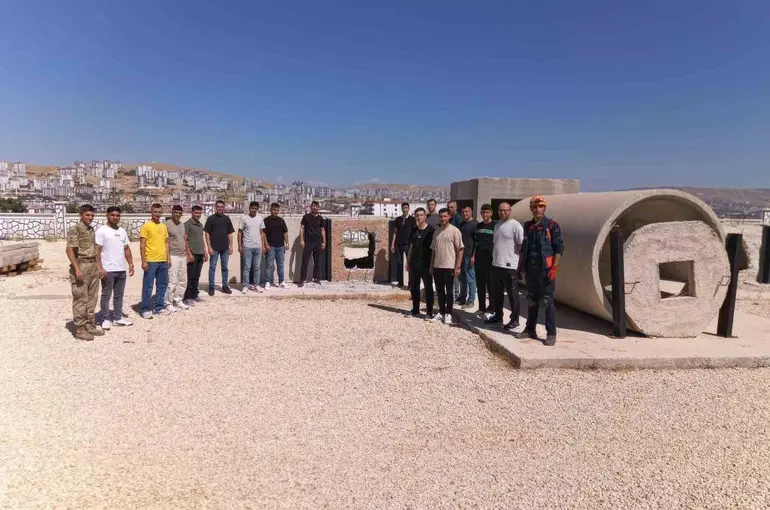 Elazığ’da jandarma personeline enkazda arama kurtarma temel eğitimi

