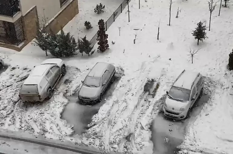 Elazığ’da kar yağışı aralıklarla sürüyor
